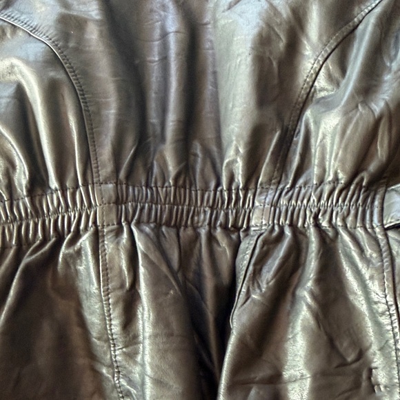 Stylish Black Leather Jacket with Belt - Picture 8 of 9